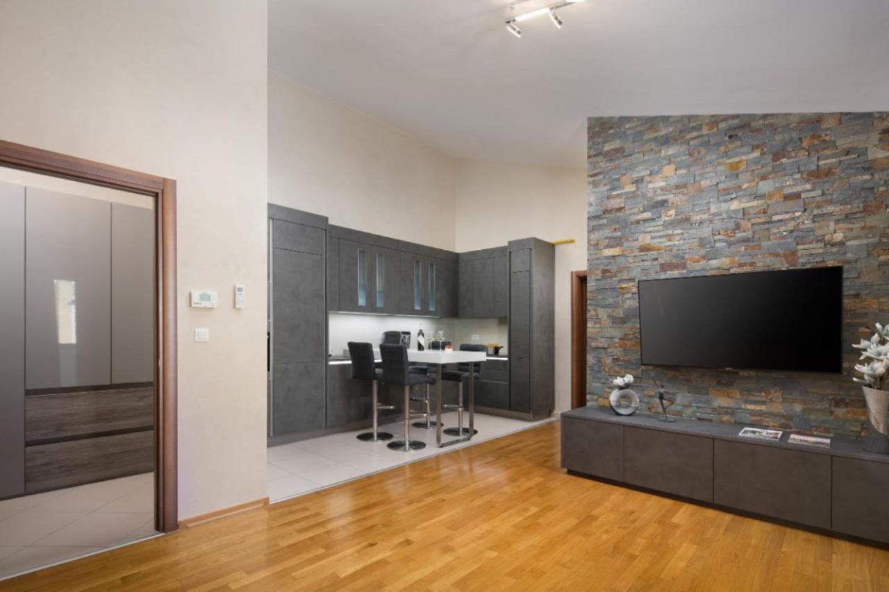 Apartment Leonardo Pula Bagian luar foto